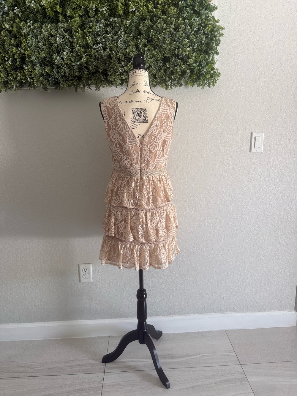 DO+BE Blush Floral Embroidered Lace Tiered Mini Dress Size L